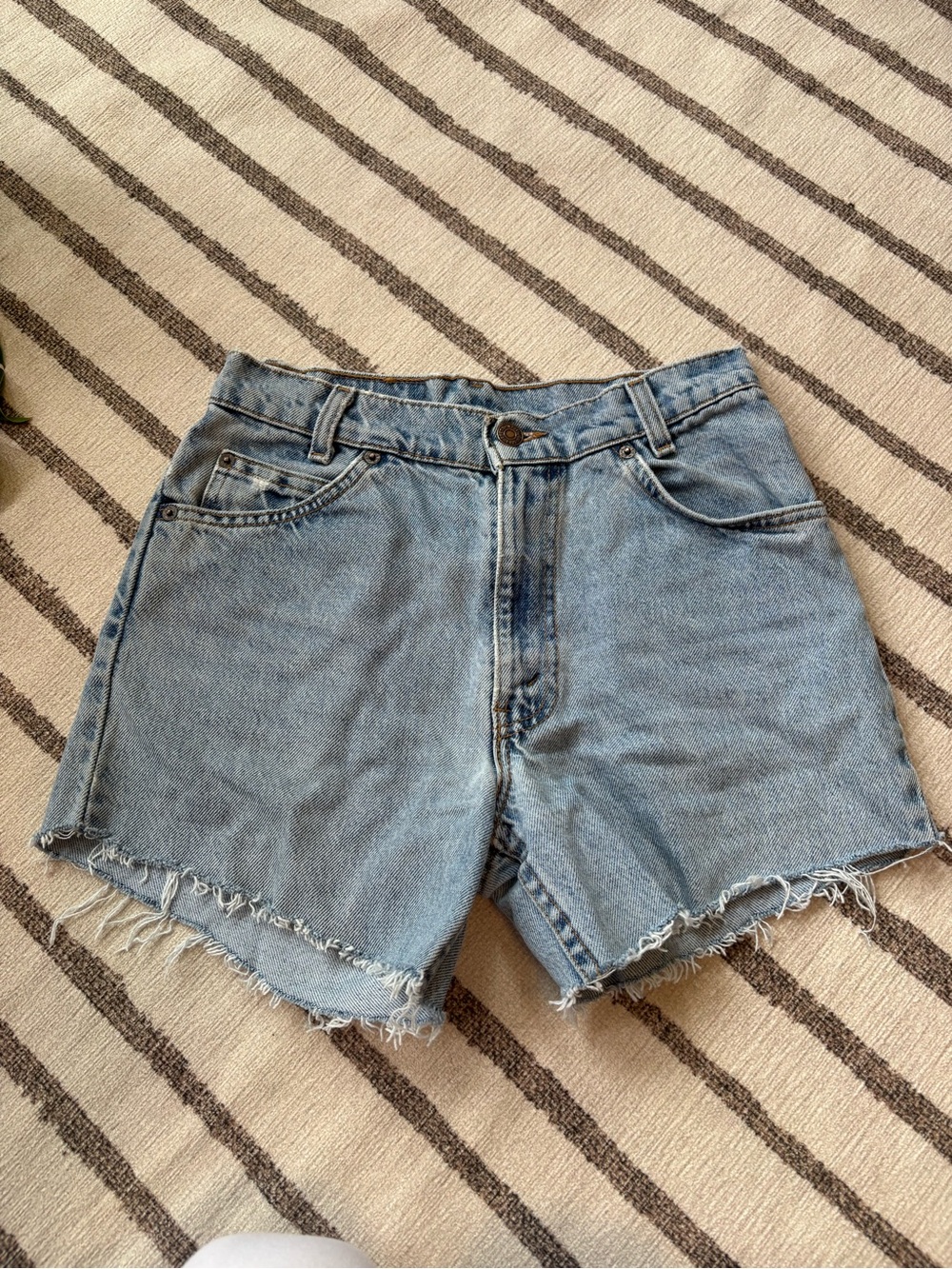 Vintage Levi’s Orange Tab Student Fit High Rise Cutoff Shorts - Picture 6 of 7